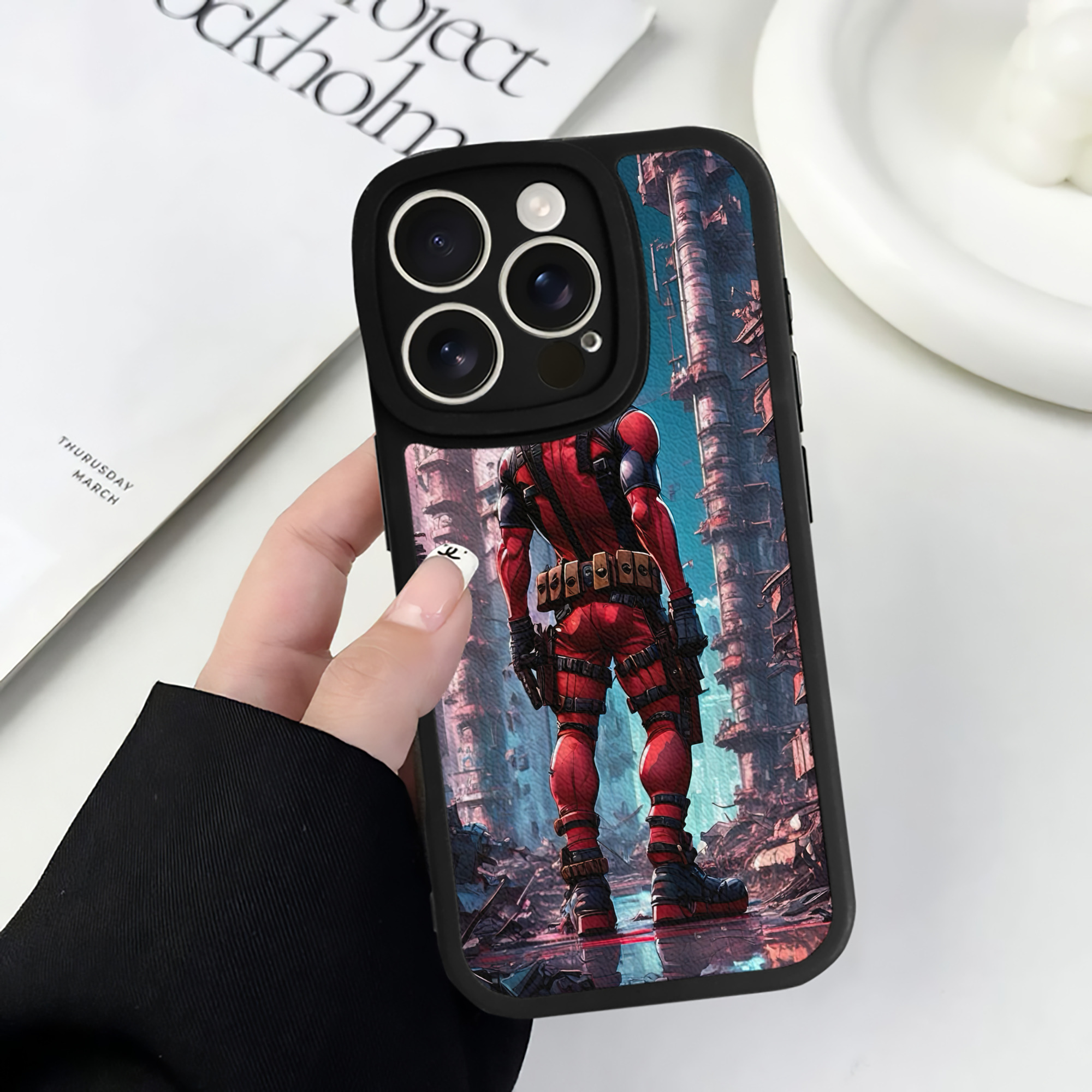 （画像用） Deadpool デッドプール 【iPhone 16シリーズ対応】シリコンスマホケース（レザー調） 材質：シリコン